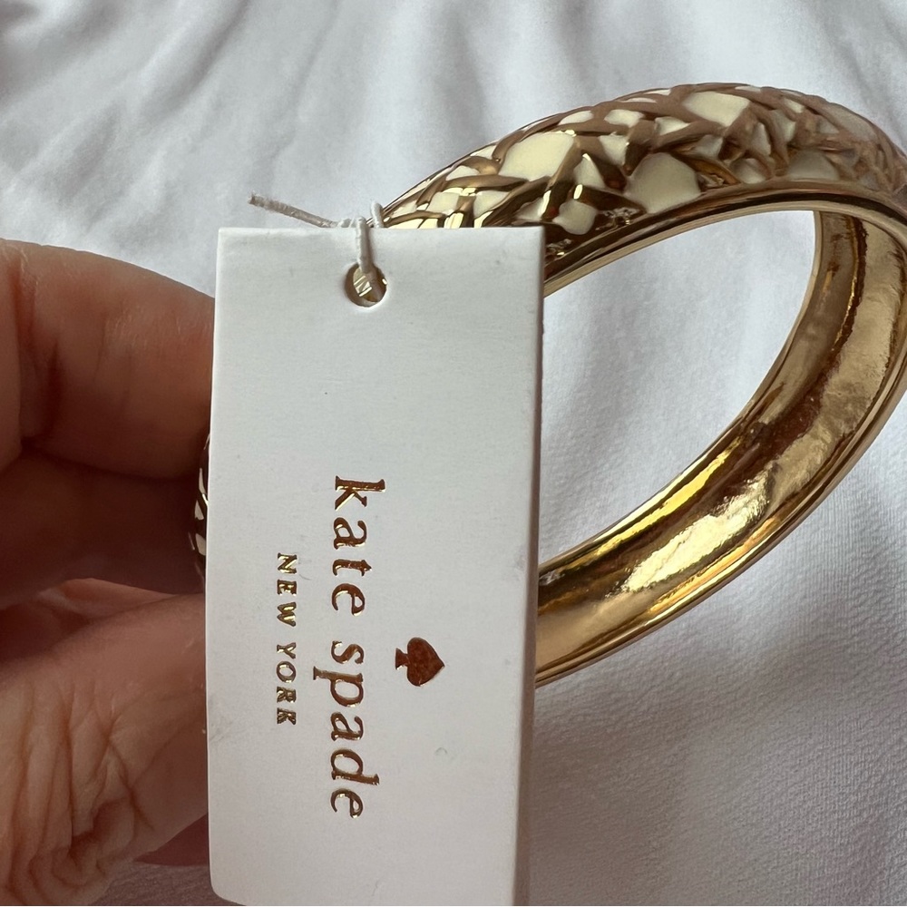 Kate Spade gold tone cream enamel wide bangle bracelet BNWT - Picture 7 of 16
